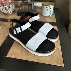 Women’s Etienne Aigner Sandals (size: 7.5) - (New!!)